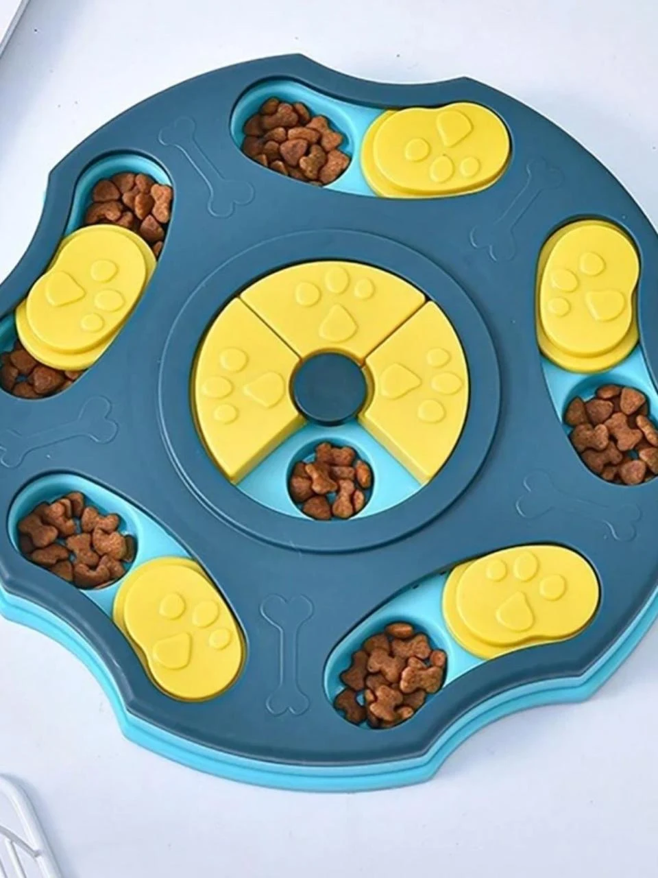 Juego interactivo con compartimentos