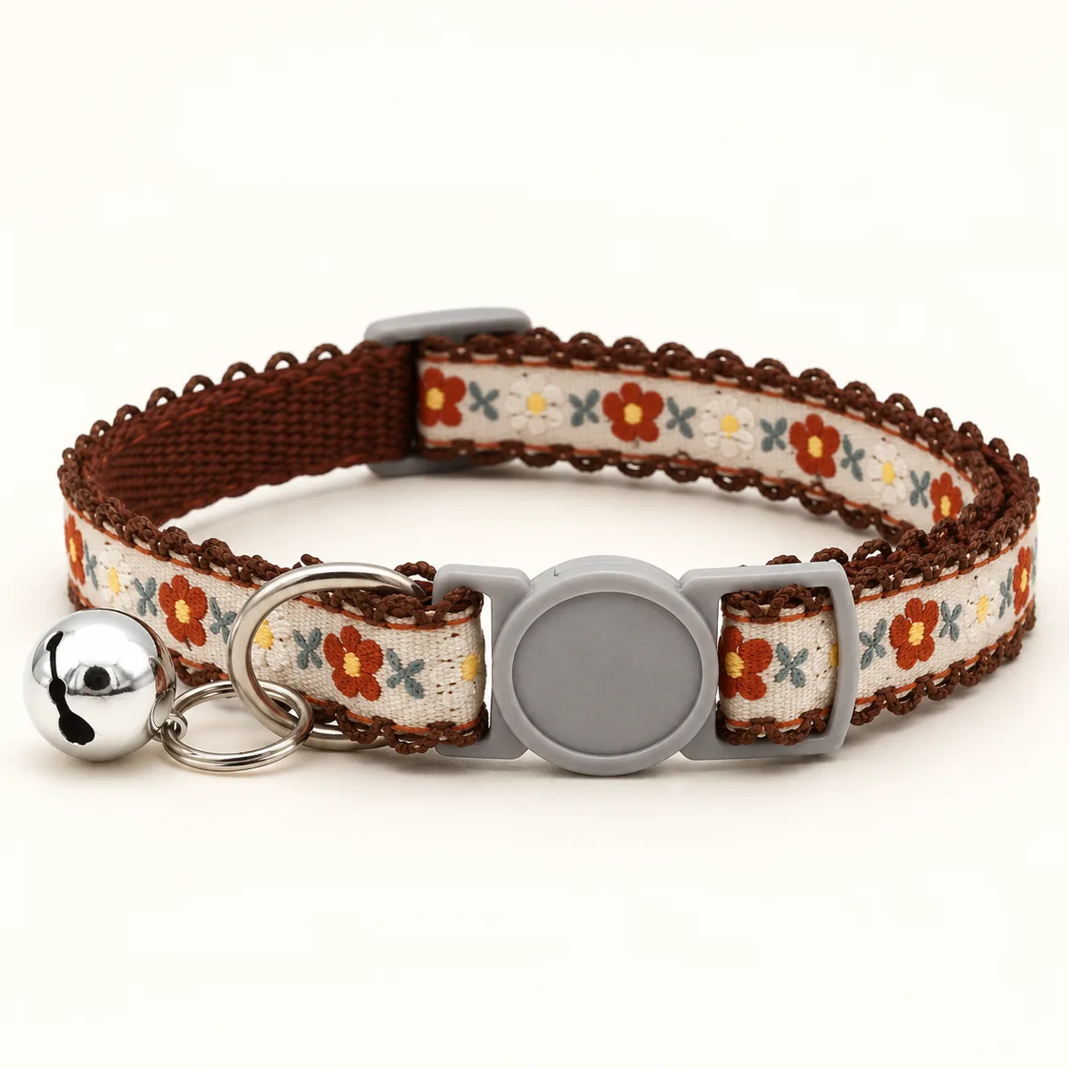 Collar marrón con flores
