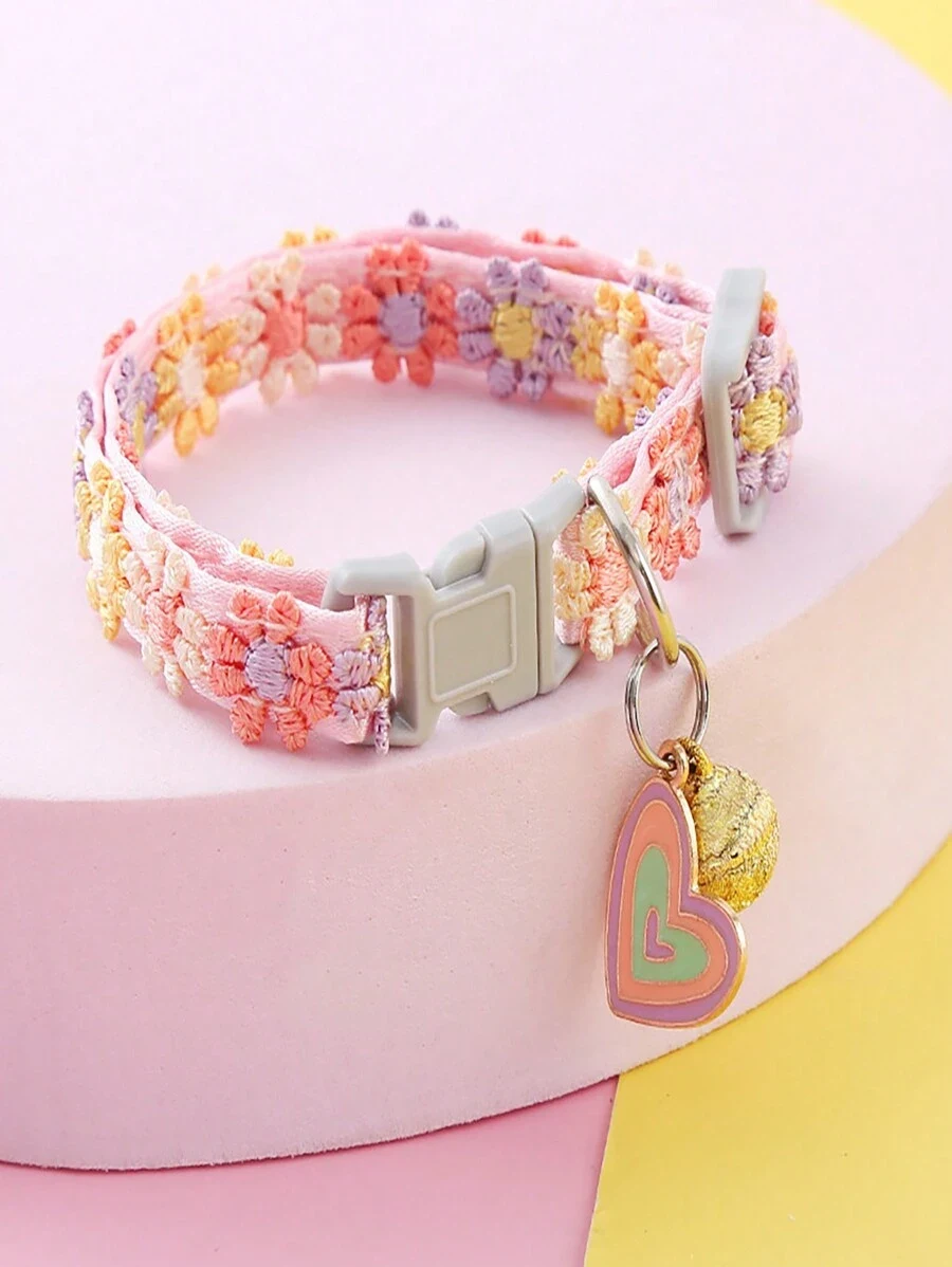 Collar rosa estampado con dije